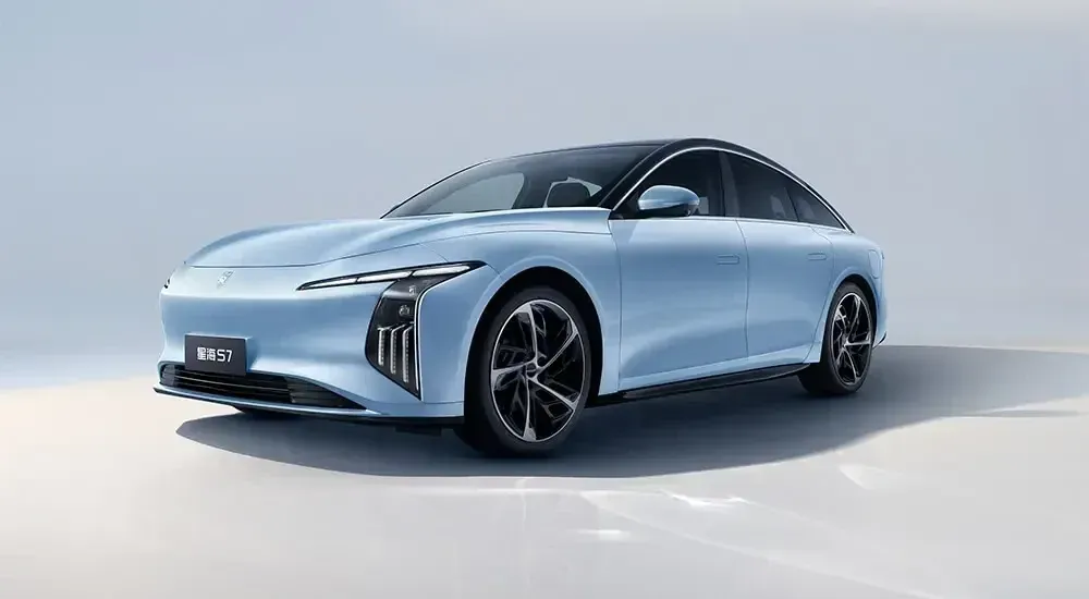 Forthing S7 EV exterieur zijaanzicht