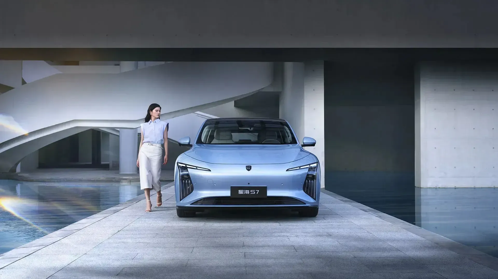 Forthing S7 EV exterieur achteraanzicht