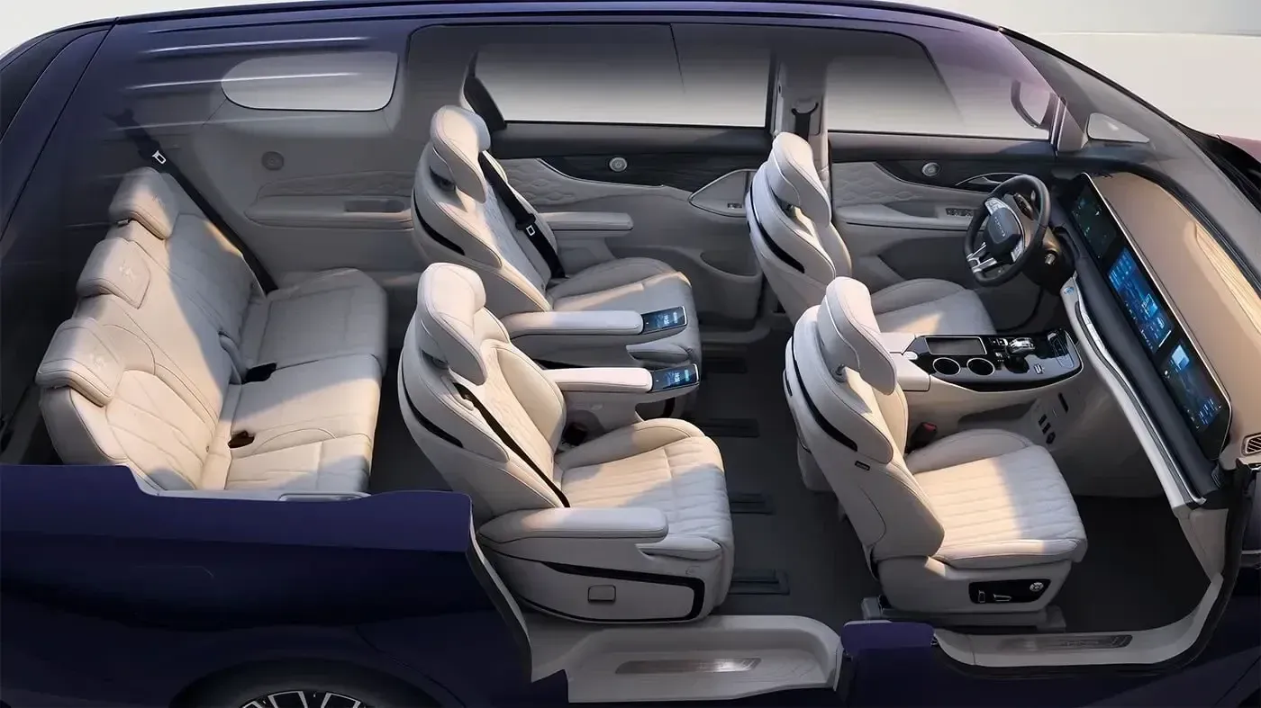 Forthing V9 coffre et espace